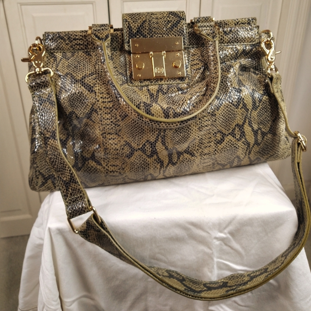 Tory Burch Green and Gold Shoulder Bag with Luxurious Hardware